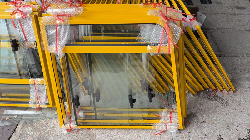 觀(guān)光車(chē)車(chē)窗